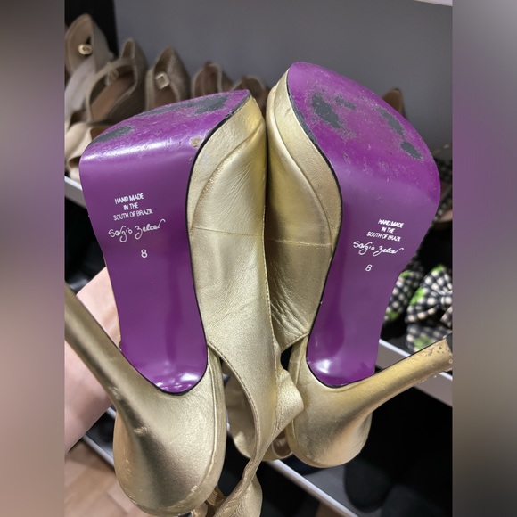 Beautiful gold stilettos with frill detail - Picture 4 of 4